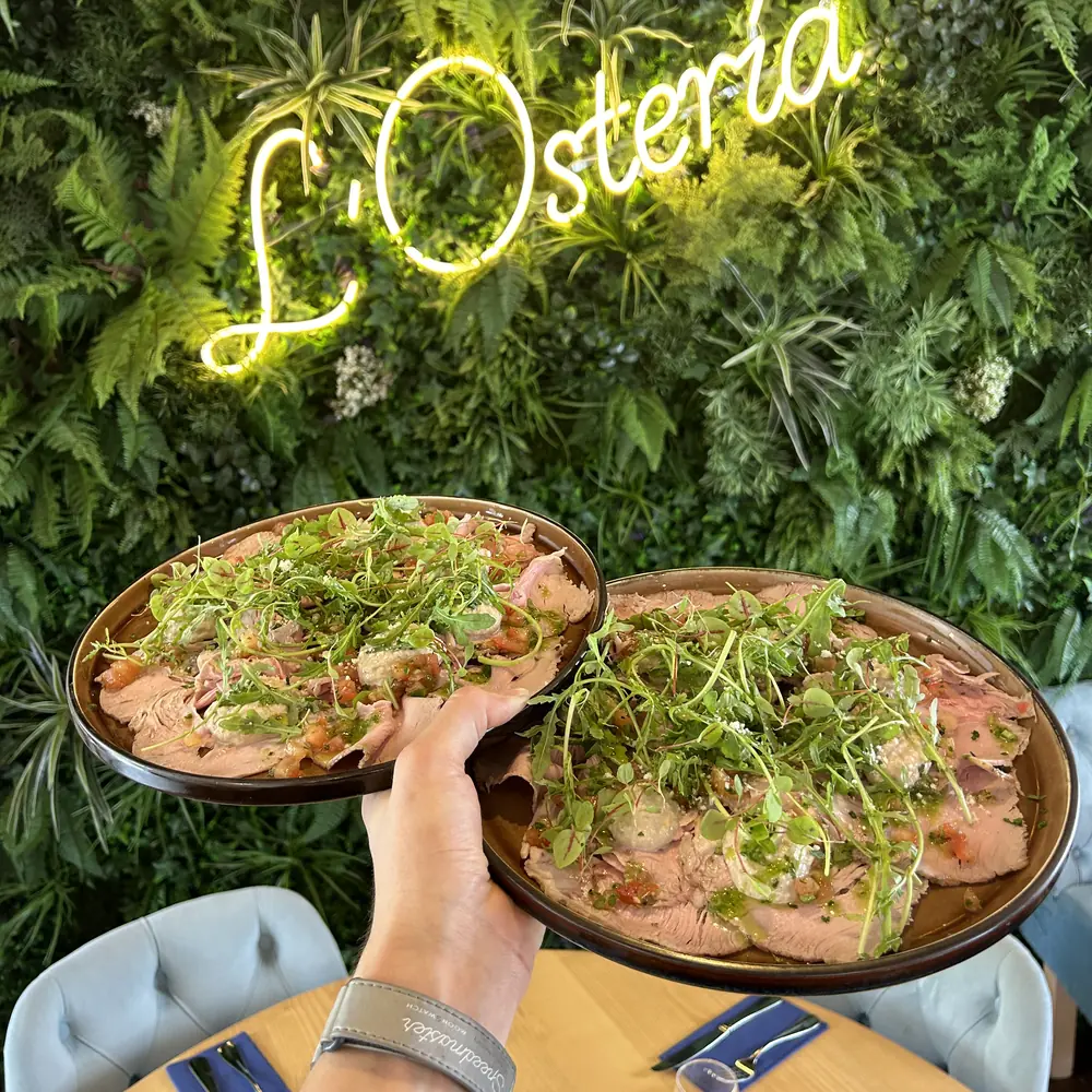 Vitello tonnato à partager, sous le néon